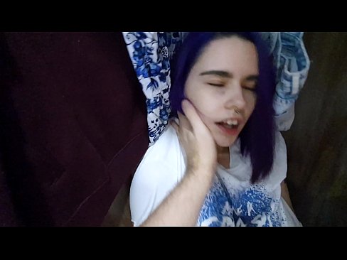 ❤️ Xwişka min di dolabê de dît û alîkariya wê kir ❤️❌ Porno li me ﹏